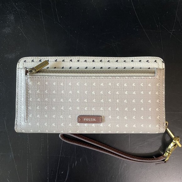 Fossil Womens Grey Wristlet Wallet With Heart Pattern & Zip Closure - Picture 1 of 12